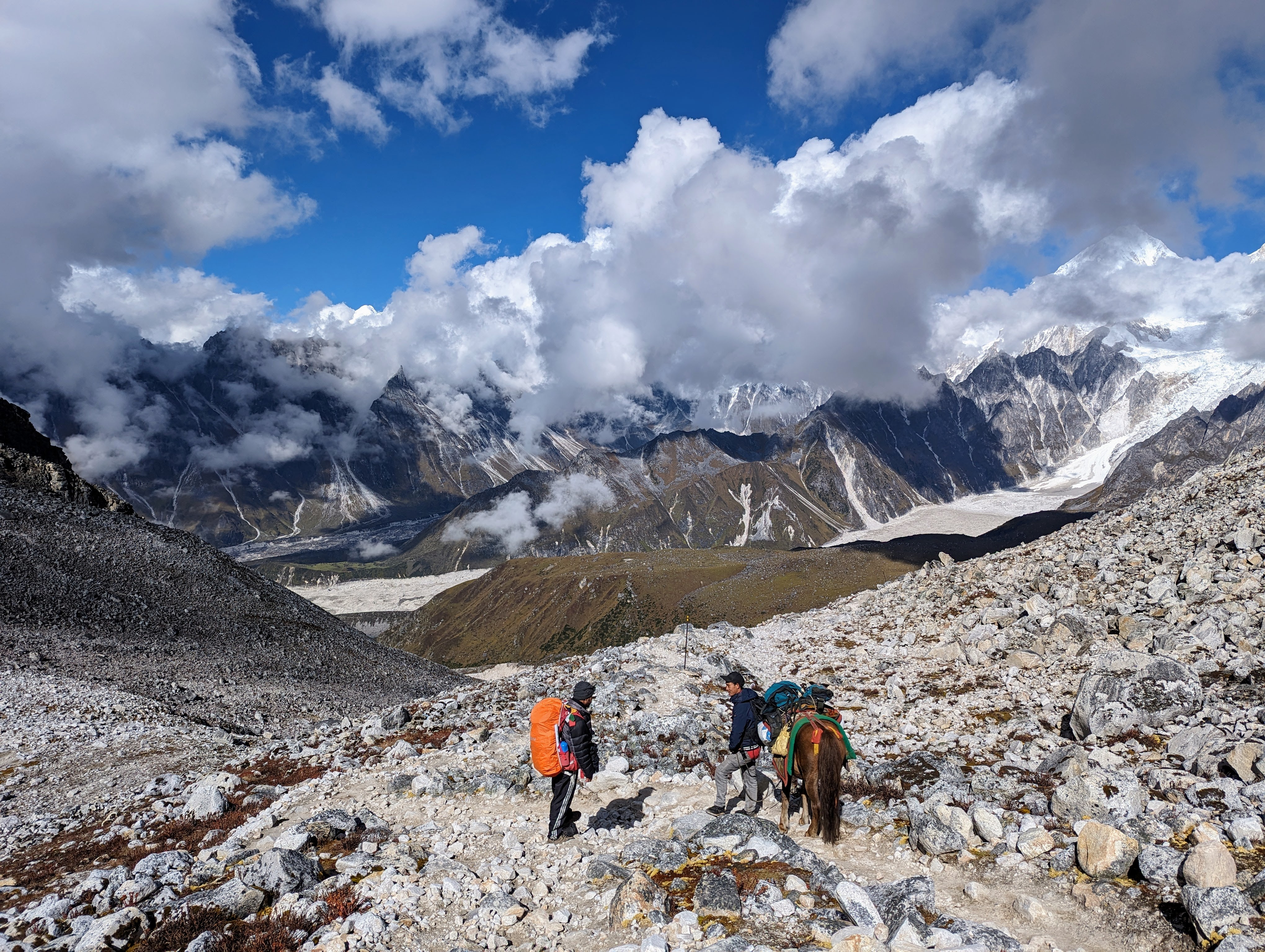 manaslu circuit trekking